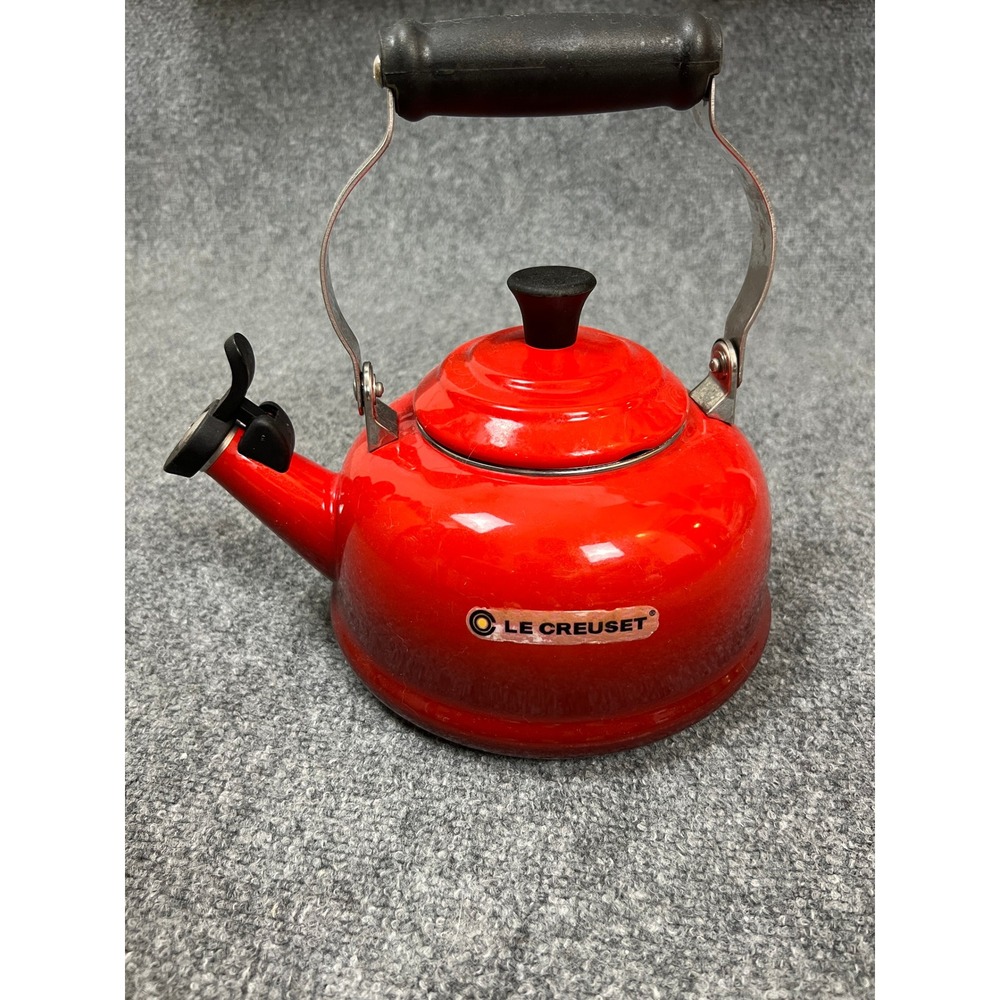 Le Creuset Whistling Tea Kettle Red Enamel on Steel 1.6L 1.7Qt